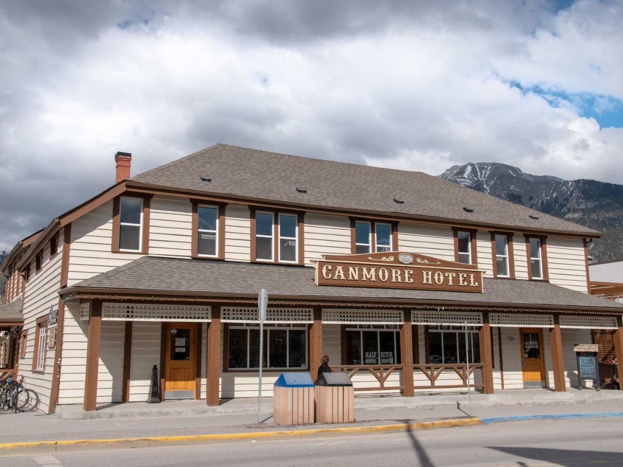 Canmore Hotel Hostel Buitenkant foto