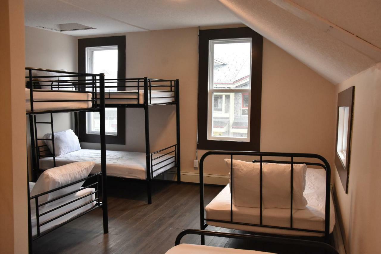 Canmore Hotel Hostel Buitenkant foto